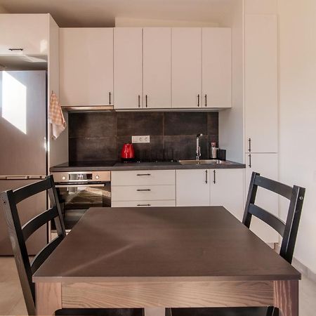Stunning 2-Bedrooms Apartment In The Heart Of Афины Экстерьер фото