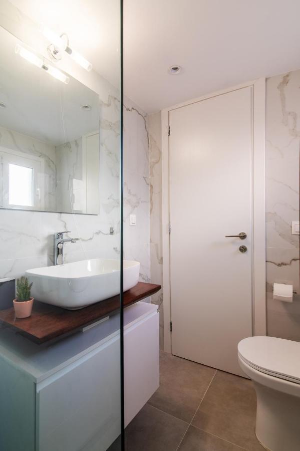 Stunning 2-Bedrooms Apartment In The Heart Of Афины Экстерьер фото