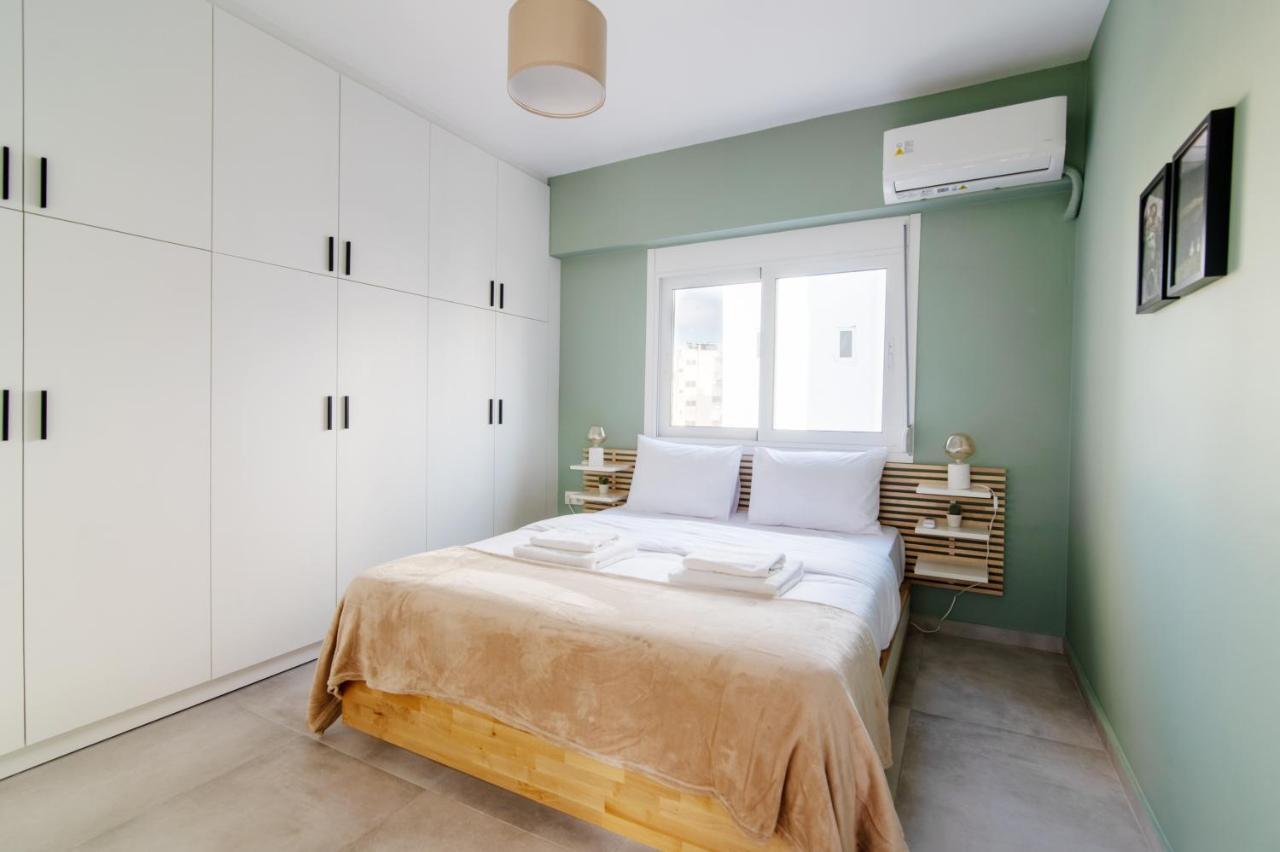 Stunning 2-Bedrooms Apartment In The Heart Of Афины Экстерьер фото