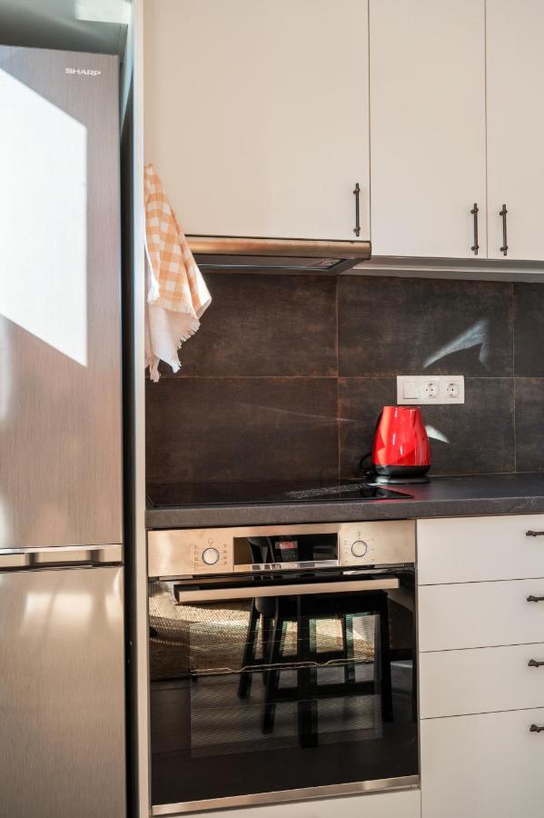 Stunning 2-Bedrooms Apartment In The Heart Of Афины Экстерьер фото