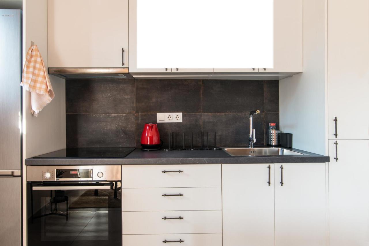 Stunning 2-Bedrooms Apartment In The Heart Of Афины Экстерьер фото