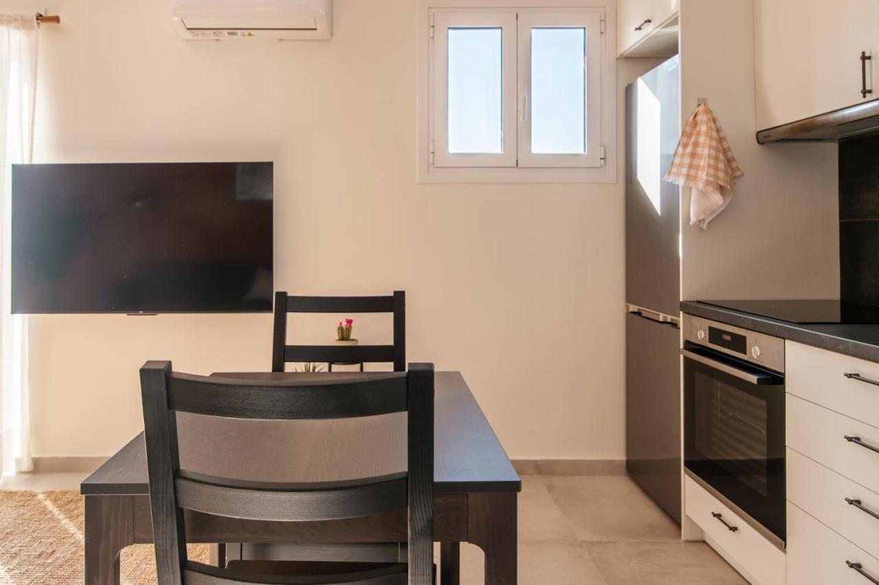 Stunning 2-Bedrooms Apartment In The Heart Of Афины Экстерьер фото