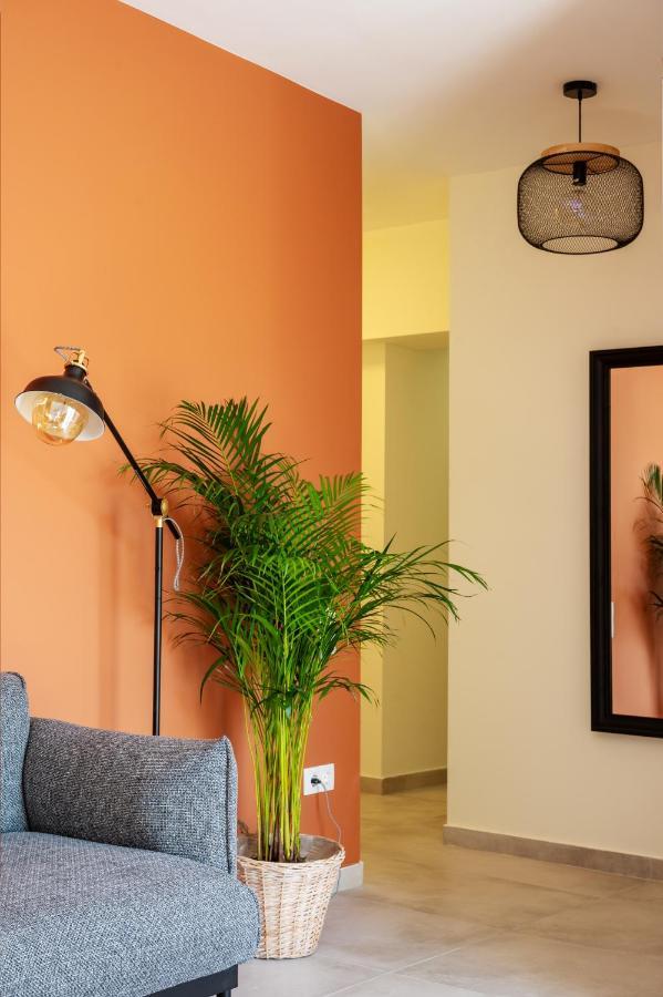 Stunning 2-Bedrooms Apartment In The Heart Of Афины Экстерьер фото