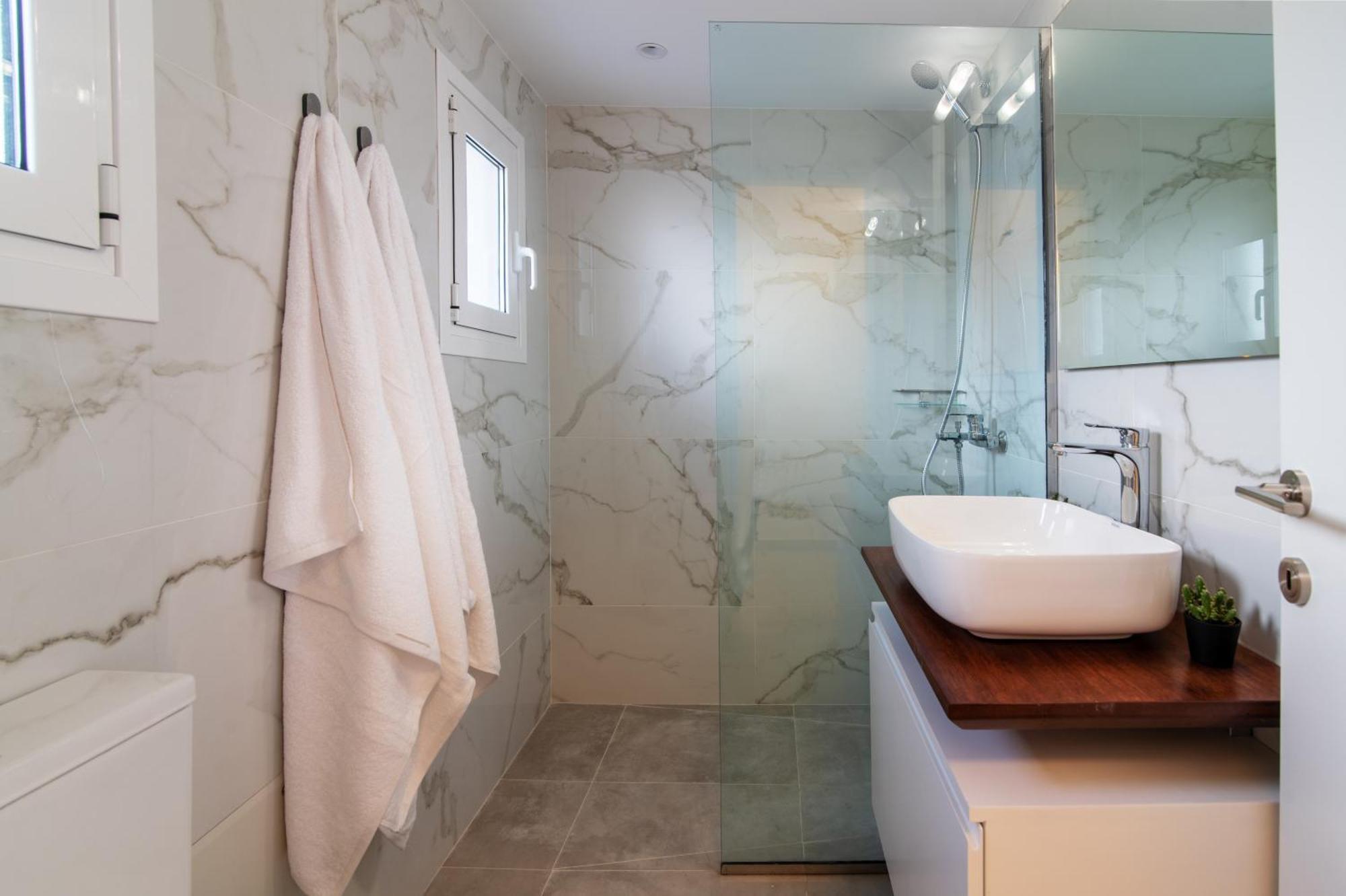 Stunning 2-Bedrooms Apartment In The Heart Of Афины Экстерьер фото